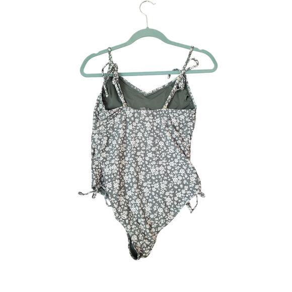 Cyn & Luca Green Floral One-Piece Swimsuit – Juniors S – EUC Swim Tank - Picture 5 of 9